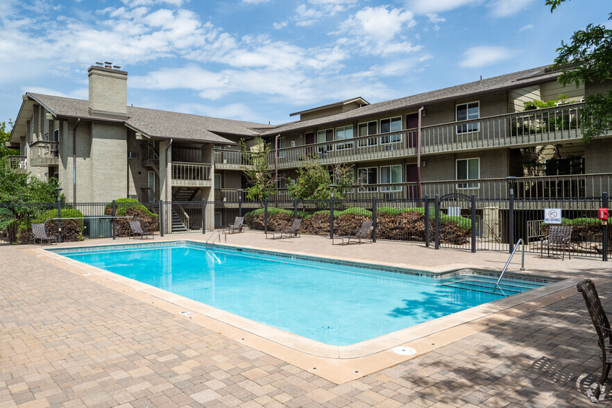 Pool - Flatiron View Apartments