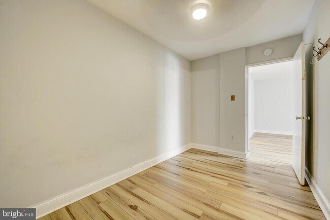 Building Photo - 1121 Arlington Blvd