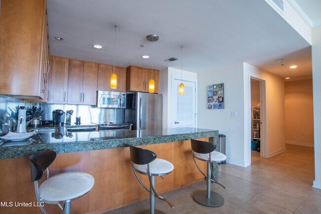 Building Photo - 2060 Beach Blvd