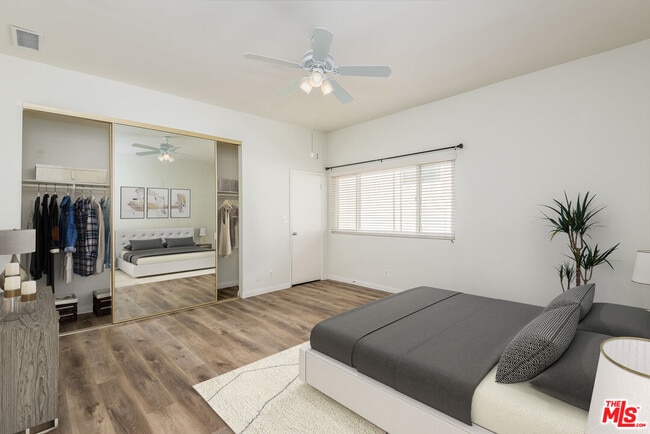 Building Photo - 5139 Balboa Blvd