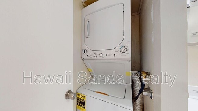 Building Photo - 469 Ena Rd