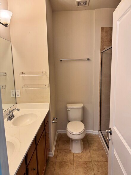 Building Photo - 4369 Pickney Ln