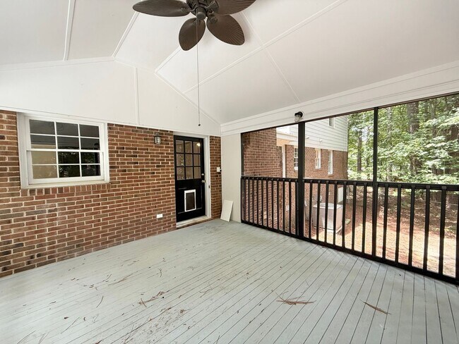 Building Photo - **OFFERING RENT PROMOTION FOR FIRST 6 MONT...