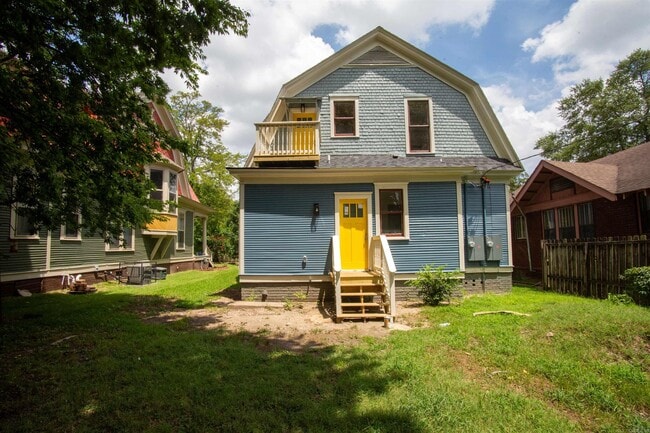 Building Photo - 1704 S Park St