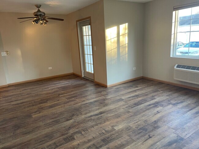 Building Photo - 801 Silverstone Dr