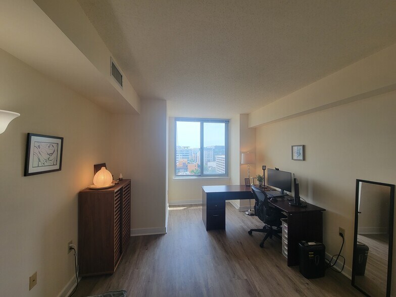 Bedroom 1 - 555 Massachusetts Ave NW