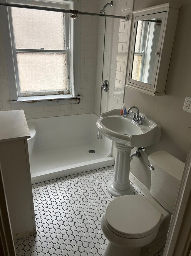 Building Photo - 811 Judson Ave