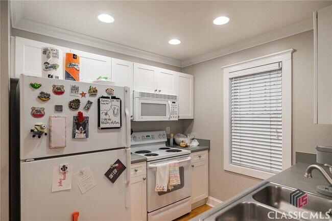 Building Photo - 490 Barnett Shoals Rd