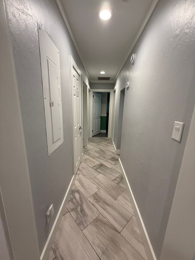 Building Photo - 4 bedroom 1 bath house with a large fenced...