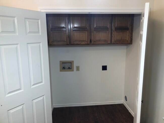 Building Photo - 10629 Holly Grove Dr