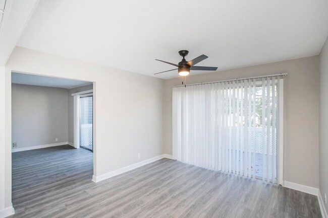 Building Photo - 421 Raintree Dr
