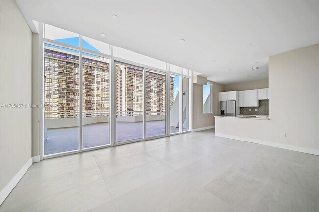 Building Photo - 555 NE 34th St