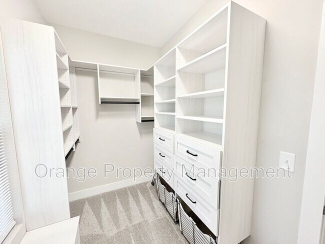 Building Photo - 211 Crooked Cedar Way