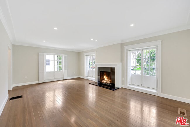 Building Photo - 234 S Spalding Dr