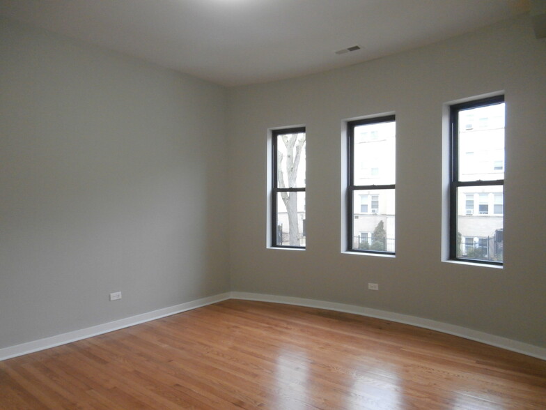 Building Photo - 2323 W Arthur Ave