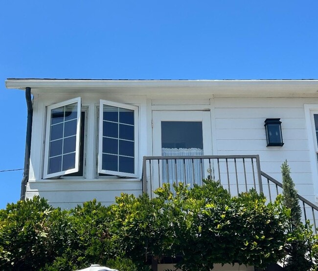 Building Photo - 216 Cypress Dr