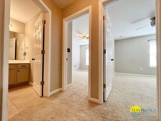 Building Photo - Beautiful townhome in the heart of Niceville!