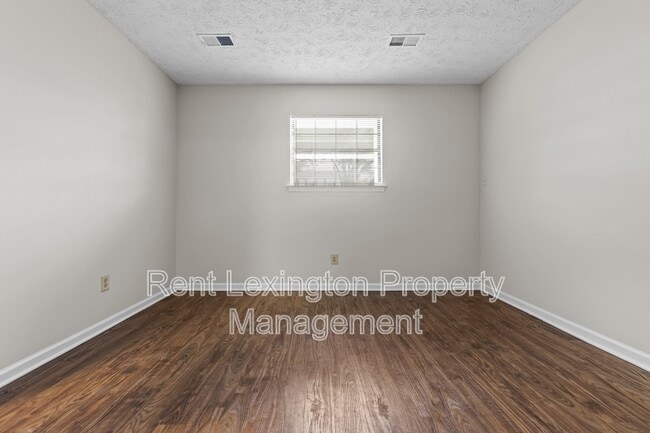 Building Photo - 3609 Sundart Dr