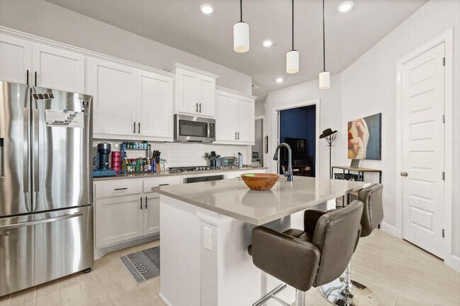 Building Photo - 12810 Stanford Dr