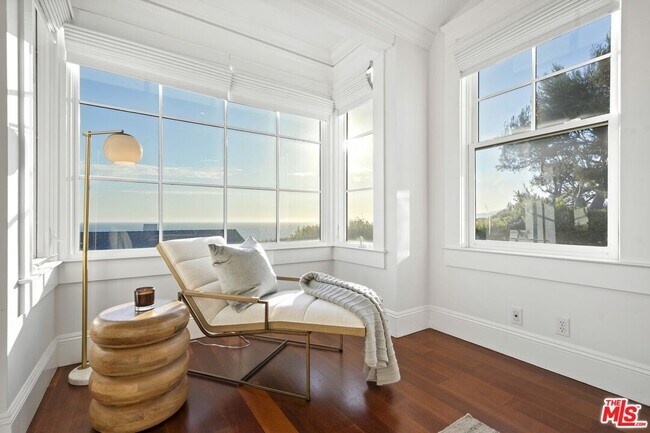 Building Photo - 7335 Birdview Ave