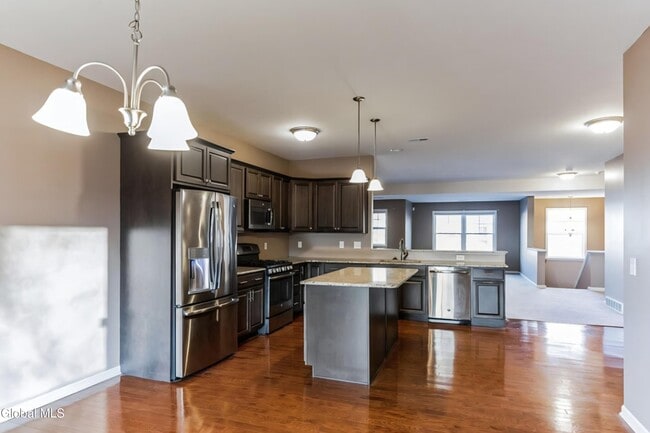 Building Photo - 15 Clarice Ln