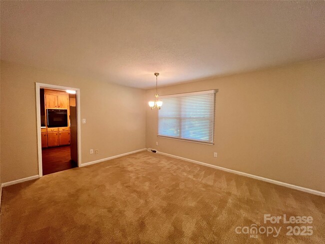 Building Photo - 294 Spicewood Cir