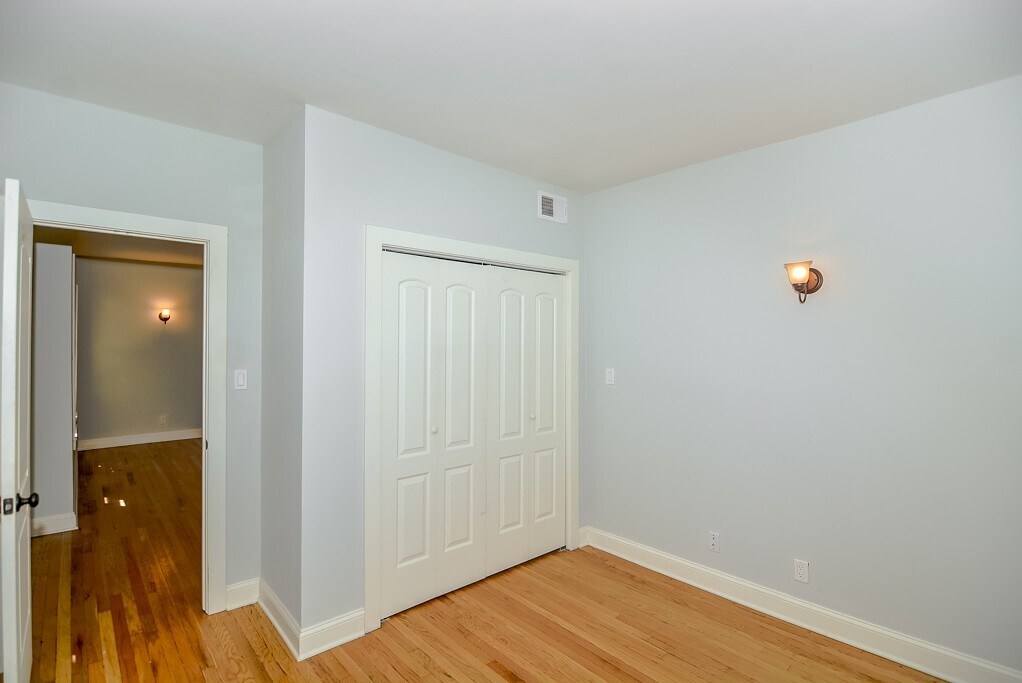 Building Photo - 4110 N Ashland Ave