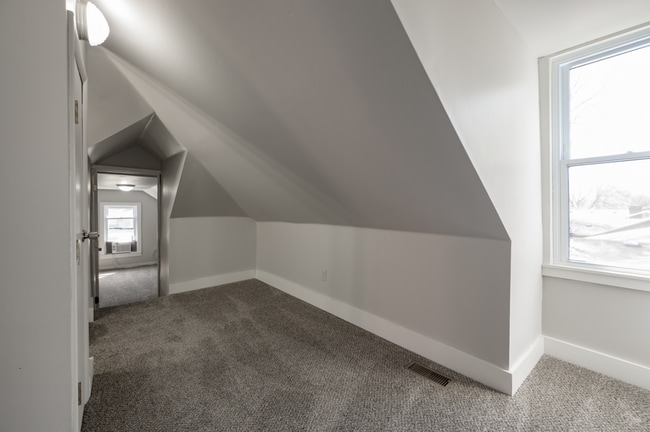 Building Photo - PRELEASING