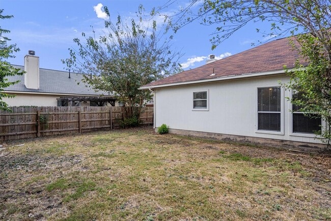 Building Photo - 204 Mallard Cove