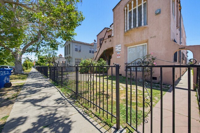 Building Photo - 1050 57th St