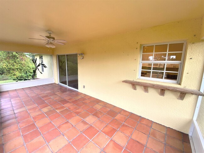 Building Photo - ** GOLDEN GATE ESTATES ** 3 BED / 2 BATH -...