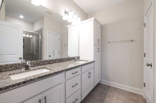 Building Photo - Available 08/15! Spacious Townhome in Prime Andrew Chapel Community