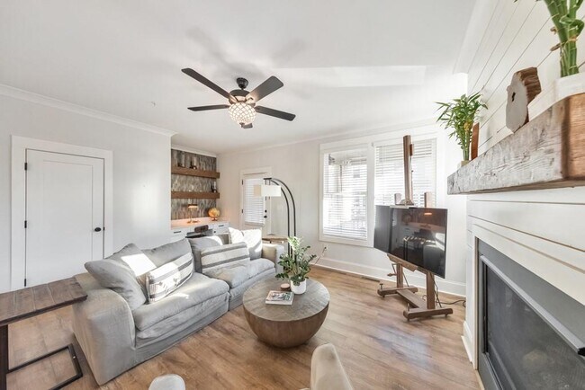 Building Photo - 320 Oak Arms Wy