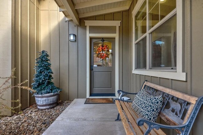 Building Photo - Eagle Crest Bunkhouse