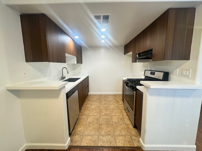 Building Photo - 13012 Riverside Dr