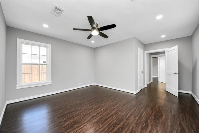 Building Photo - 6622 Park Ln