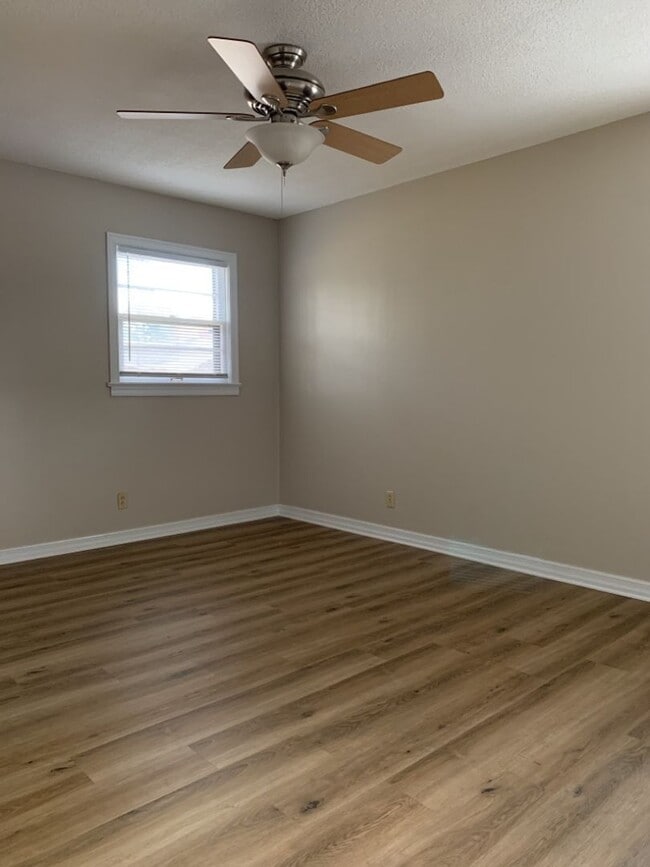 Building Photo - 2224 Bower Dr