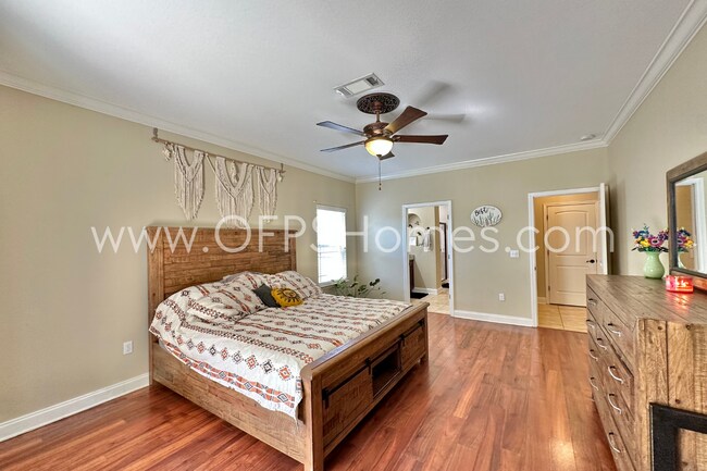 Building Photo - AVAILABLE IN AUG! 5BR/3BA IN S. CRESTVIEW