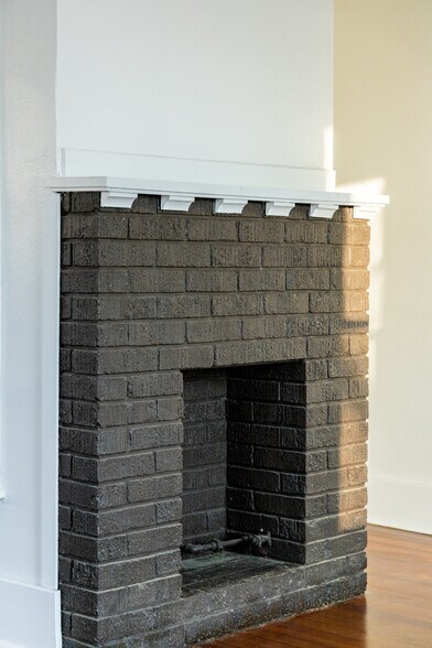 Building Photo - 711 S Phillips Ave