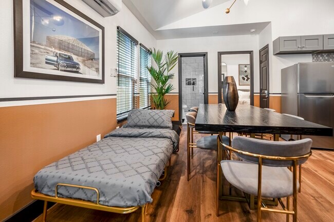 Building Photo - 5512 Texas St