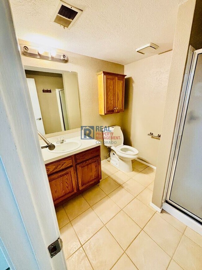 Building Photo - 10430 W 83rd Ave