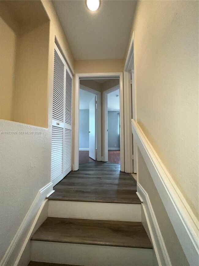 Building Photo - 1127 Laguna Springs Dr