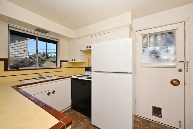 Building Photo - Mcgraw Triplex