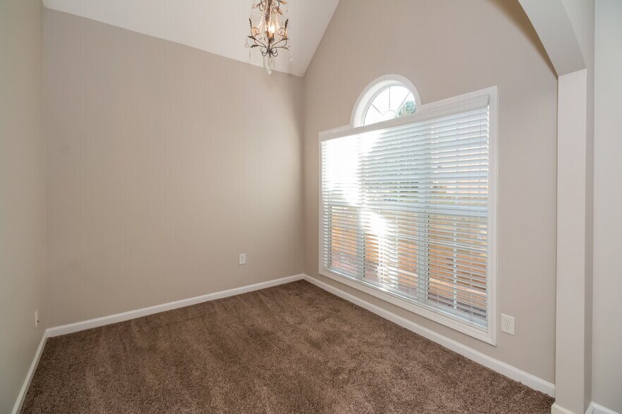 Building Photo - 329 Westhill Dr