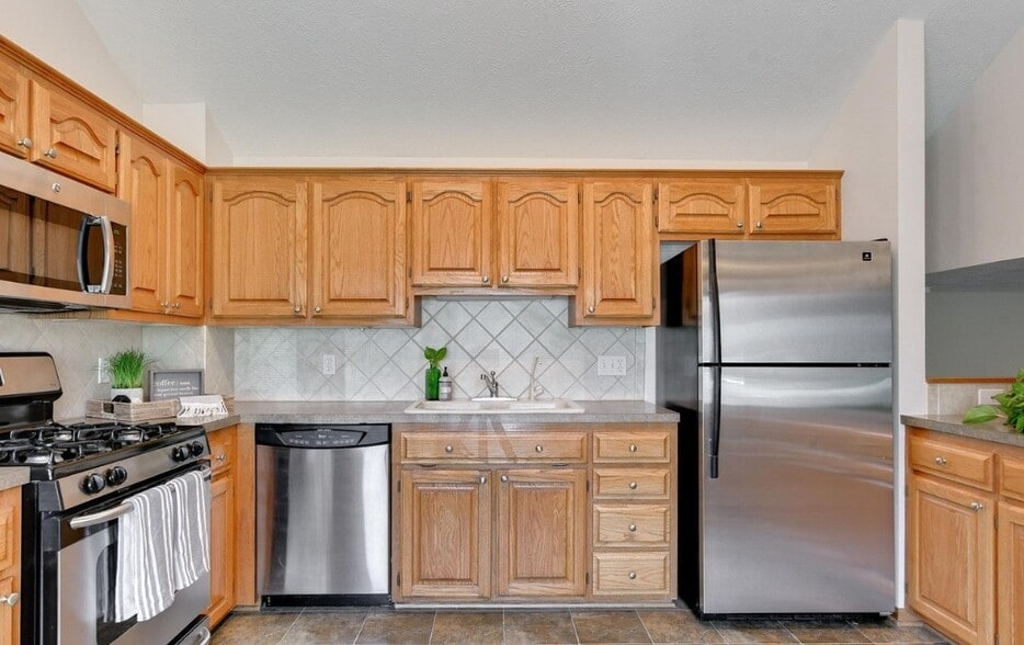 Building Photo - 4367 S 151st St