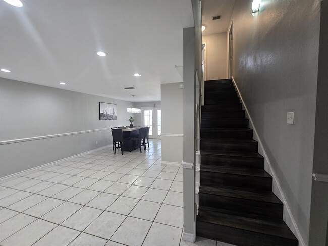 Building Photo - 9819 Sweetwind Dr