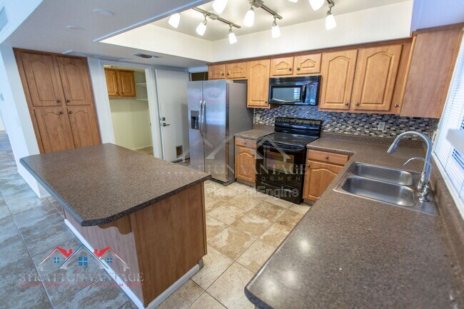 Building Photo - 5513 E Terry Dr