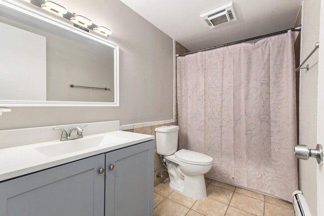 Building Photo - 148 E Bailey Rd