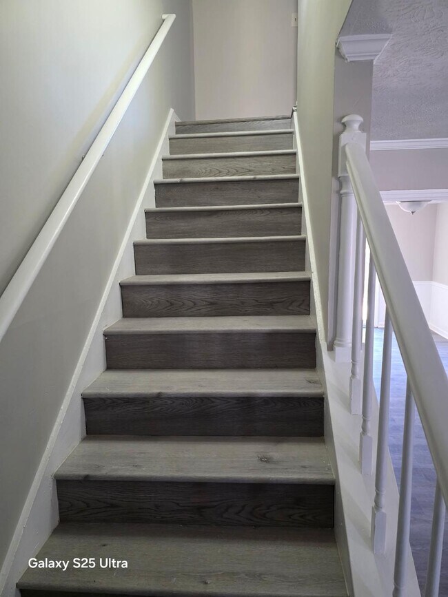 Building Photo - 900 Indian Lake Dr NW