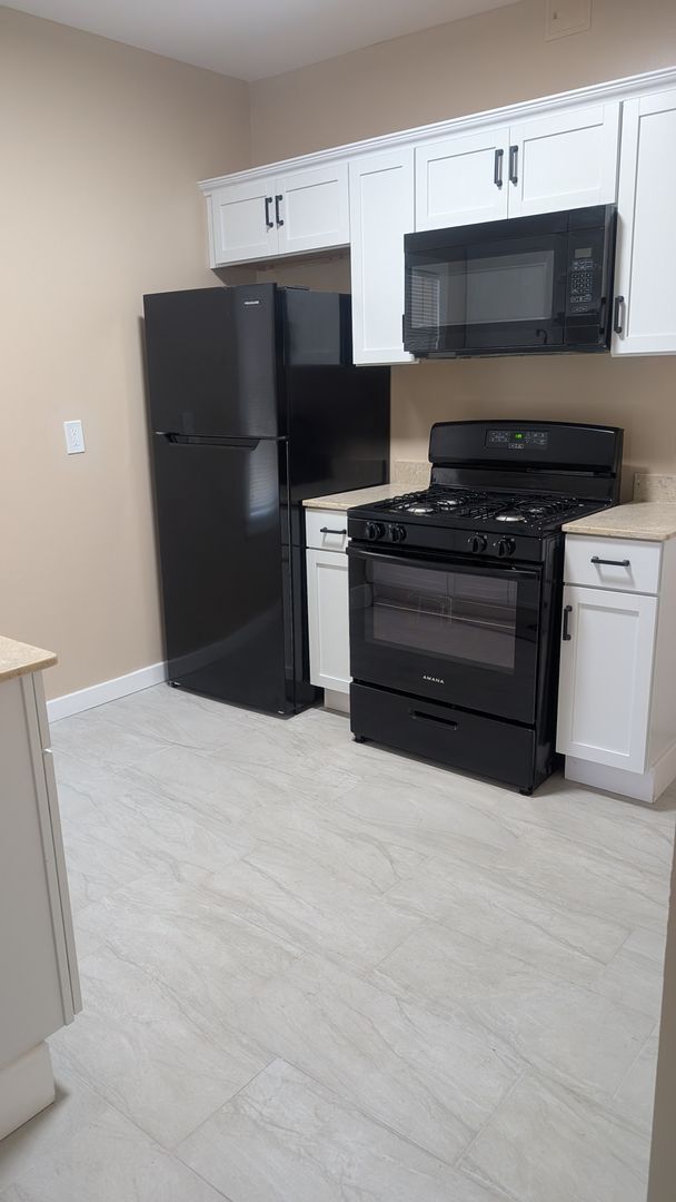 Building Photo - Euclid Gateway 1